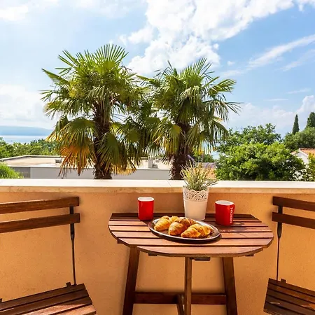 Apartmán Mediterranean Terrace With Bbq, Swimming Pool And Sea View *