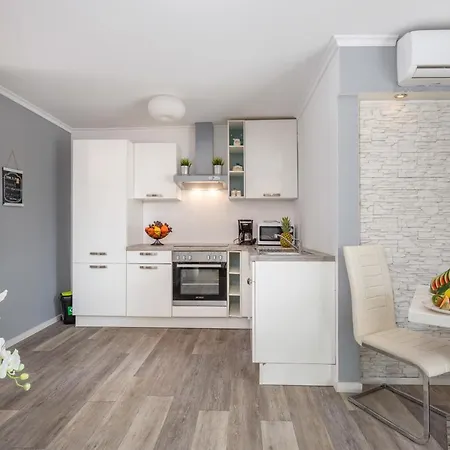 Mediterranean Terrace With Bbq, Swimming Pool And Sea View Apartman