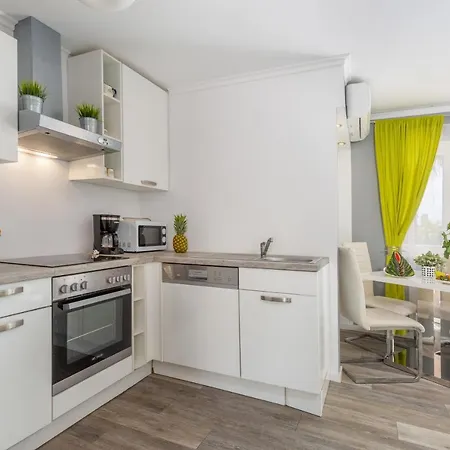 Apartman Mediterranean Terrace With Bbq, Swimming Pool And Sea View