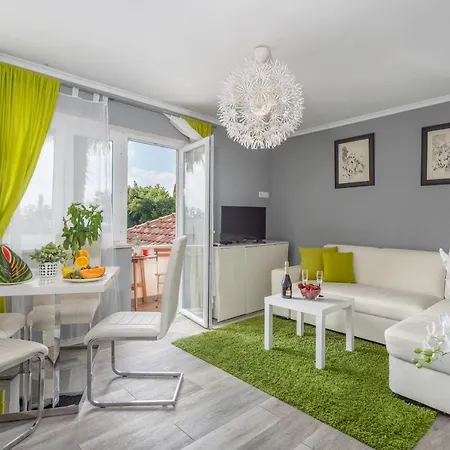 Mediterranean Terrace With Bbq, Swimming Pool And Sea View Apartman *