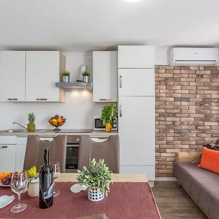 Mediterranean Terrace With Bbq, Swimming Pool And Sea View Apartman Njivice