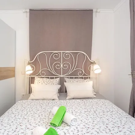 Apartman Mediterranean Terrace With Bbq, Swimming Pool And Sea View