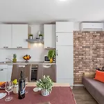 Mediterranean Terrace With Bbq, Swimming Pool And Sea View 公寓 奈维斯