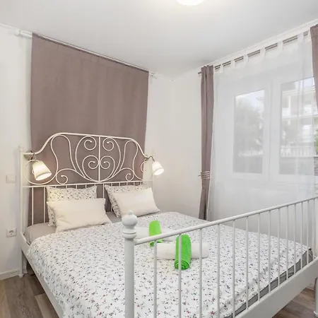 Apartment Mediterranean Terrace With Bbq, Swimming Pool And Sea View Njivice
