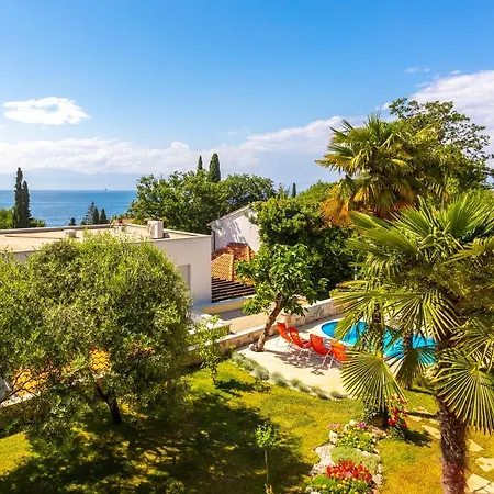 Mediterranean Terrace With Bbq, Swimming Pool And Sea View *