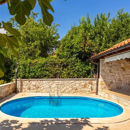 Mediterranean Terrace With Bbq, Swimming Pool And Sea View Apartment Njivice