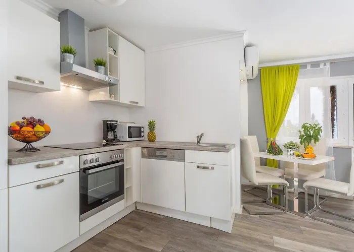 Apartment Mediterranean Terrace With Bbq, Swimming Pool And Sea View