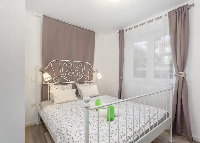 Apartment Mediterranean Terrace With Bbq, Swimming Pool And Sea View Njivice