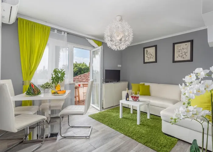 Mediterranean Terrace With Bbq, Swimming Pool And Sea View Apartment *